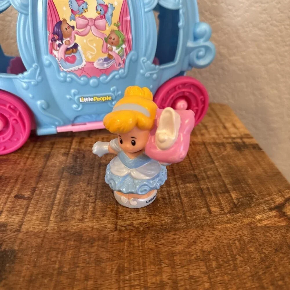 Fisher-Price Little People Toy Disney Princess Cinderella’s Dancing Carriage
